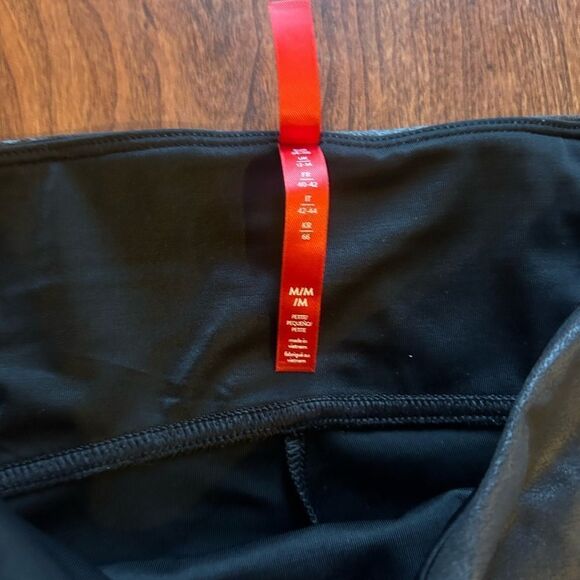 NWT Spanx Faux Leather Leggings Medium - Picture 3 of 5